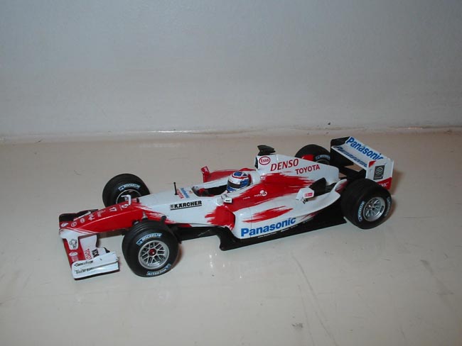 Toyota F1 TF-104 O.Panis 2004 Nº17