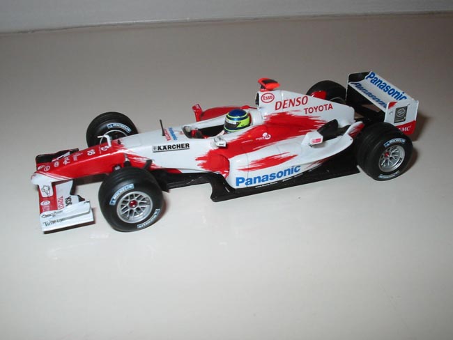 Toyota TF-104 2004 C.Da Matta Nº16